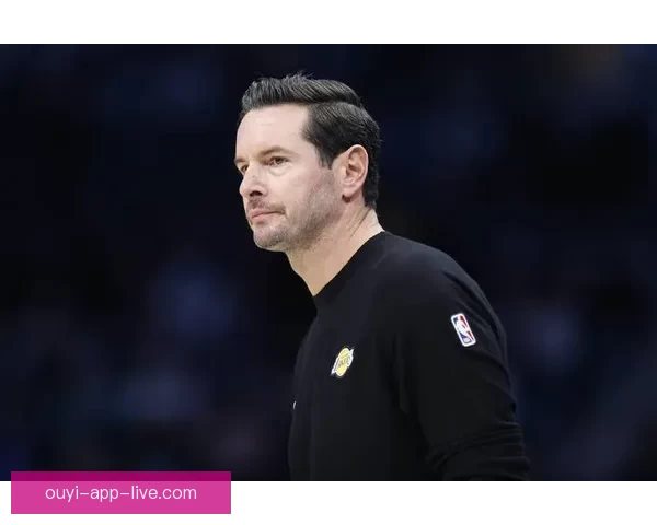 湖人全队互换球衣欢乐训练 东詹带头笑声不断 雷迪克透露卢卡对禁赛感到失望 湖人全队互换球衣欢乐训练 东詹带头笑声不断 雷迪克透露卢卡对禁赛感到失望