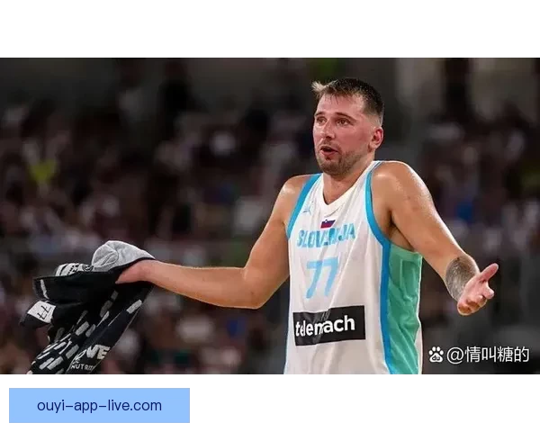 海斯20分钟8中8砍19+7疯狂一战 赛后呼吁东契奇减少吃T次数